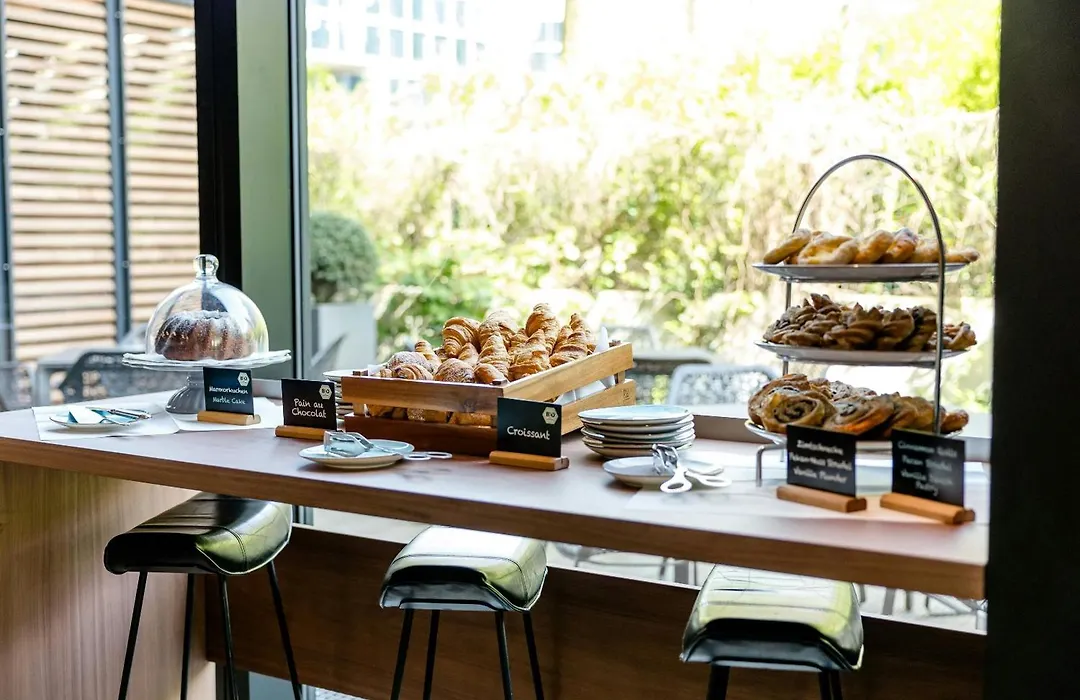 Motel One Hamburg-Alster-1